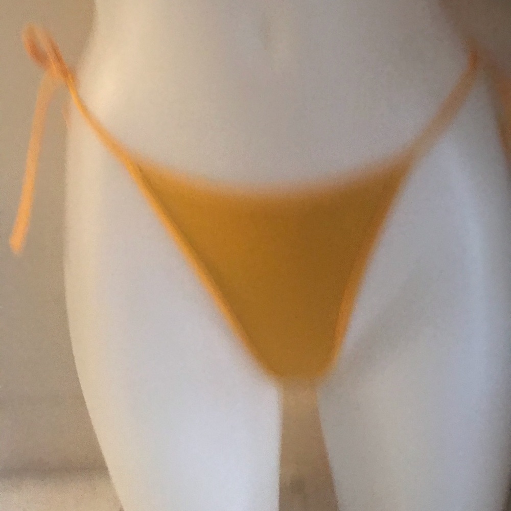 Bikini - Picture 2 of 7